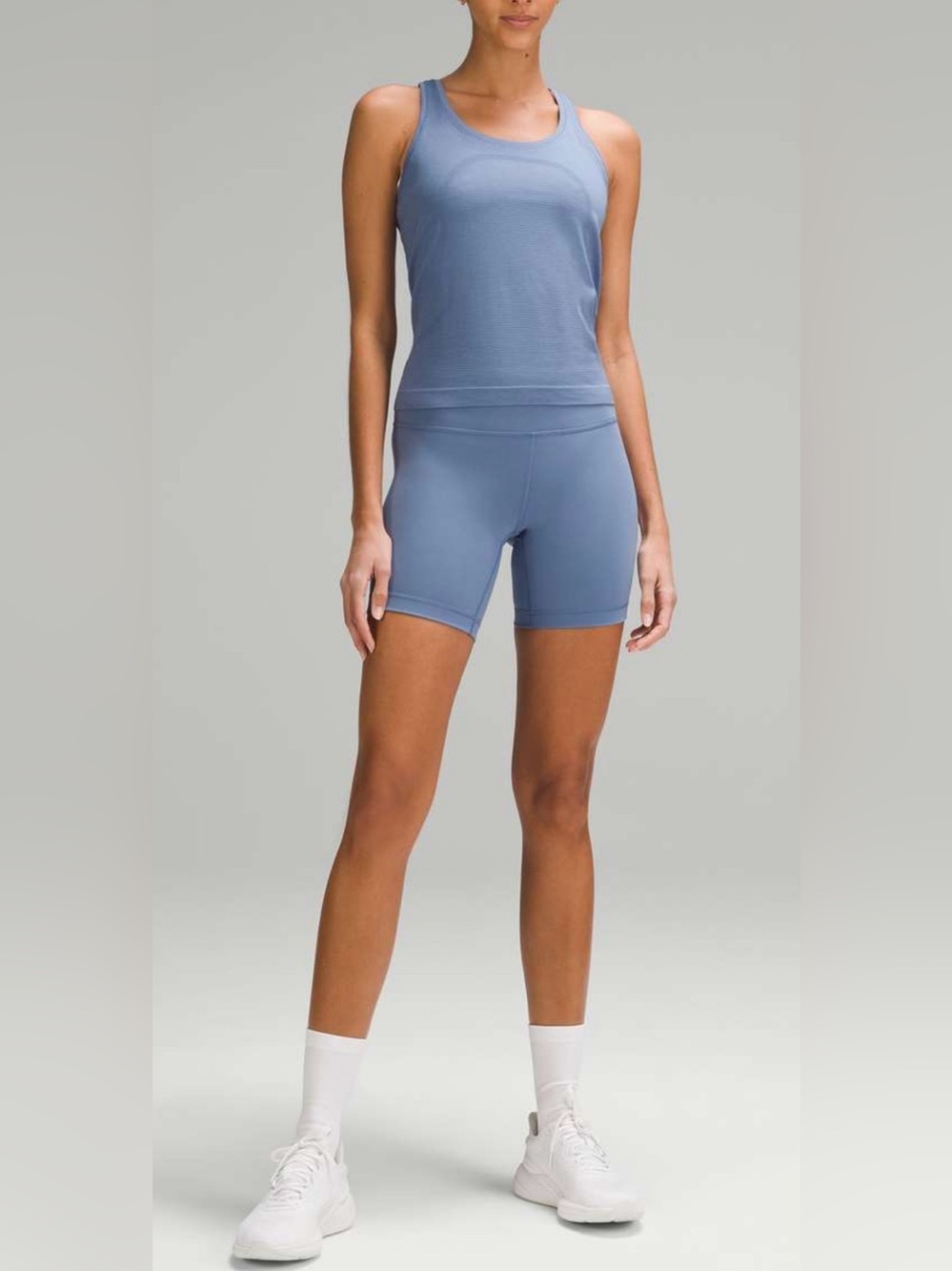 Lululemon Wunder Train High-Rise Shorts 6" Size 4 Blue